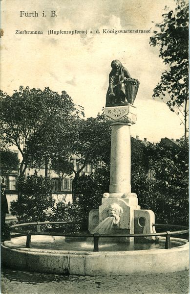 Datei:Zierbrunnen Hopfenzupferin.jpg
