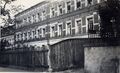 Das Waisenhaus in der Poppenreuther Straße,</br>
Erweiterungsbau von 1896 (rechts),</br>
Ursprungsbau (links)