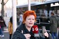 Grüne Landtagsabgeordnete Barbara Fuchs bei einer Kundgebung der Bürgerinitiative "Kein ICE-Werk bei Harrlach" vor dem Rathaus, März 2022