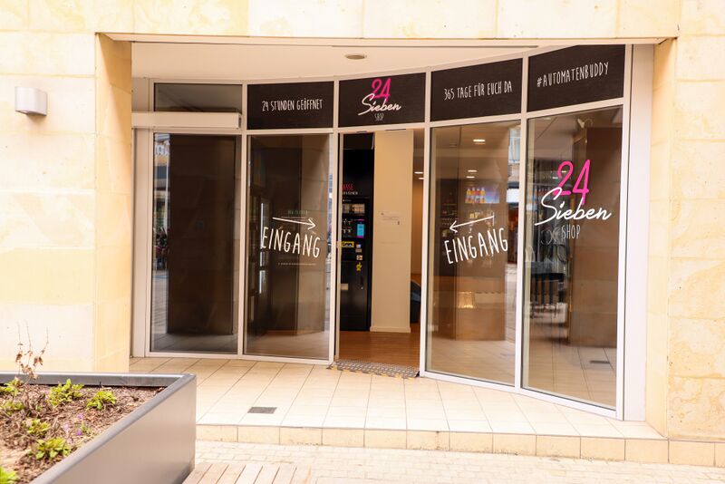 Datei:24-Sieben-Shop Eingang Mrz 2024.jpg