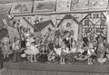 Puppenumzug der Fa. Georg Götz GmbH am "neuen" Göso-Messestand bei der Nürnberger Spielwarenmesse 1952 in der Messehalle am Berliner Platz