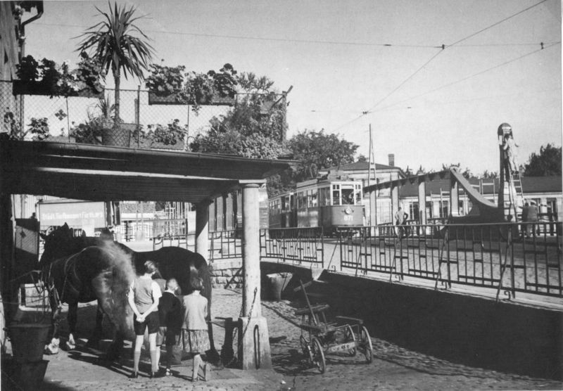 Datei:Beschlagstation der Conrad'schen Schmiede.jpg