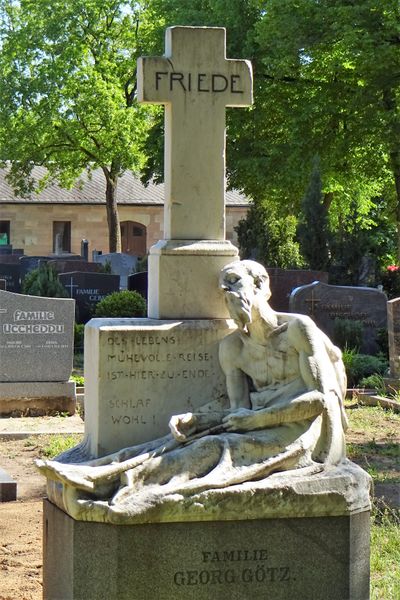 Datei:Grabmal Familie Götz.jpg