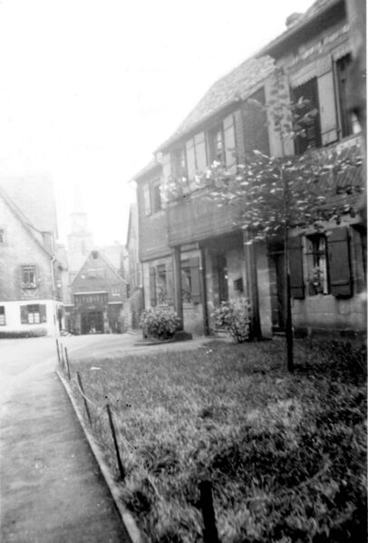 Datei:Schulhof Item 49214 - 101DO7 .jpg