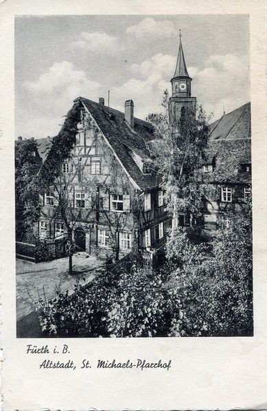 Datei:St Michaels-Pfarrhof 1942.jpg