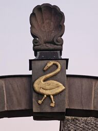 2025 10 15 Goldener Schwan Torbogen.jpg