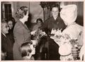 Weihnachtsfeier 1954 im Kinderheim Grete Schickedanz. Im Bild links Gustav Schickedanz, daneben Liesl Kießling und mittig stehend Grete Schickedanz mit Heimleiterin Veit