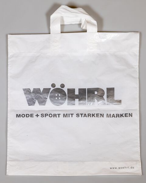 Datei:EKT067 Wöhrl Gustav-Schickedanz-Straße.jpg