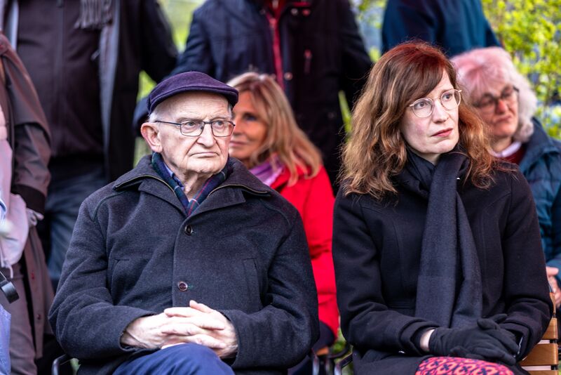 Datei:Friedemann Hebart Benario Gedenken April 2023.jpg