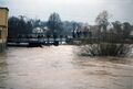Hochwasser in Vach, von der <!--LINK'" 0:24--> Blick auf die <a class="mw-selflink selflink">Kunstmühle Vach</a> und Wehranlagen, im Hintergrund <!--LINK'" 0:25--> Feb. 1987