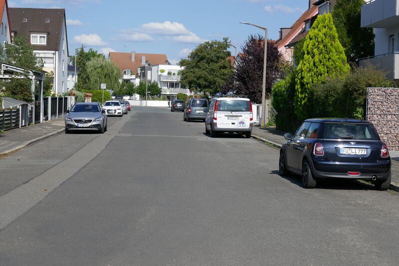 Datei:Ronhofer Weg zwischen Bremer Str. und Laubenweg.JPG