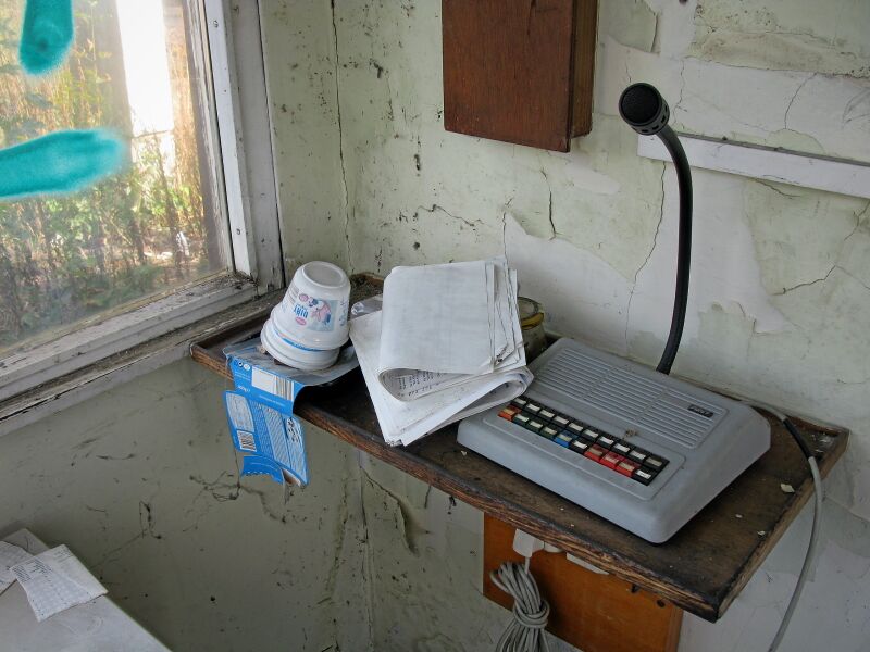 Datei:2015-09-21 Weichenstellbude 904 (14).jpg