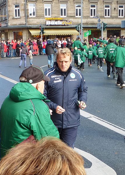 Datei:Mike Büskens 20121007.jpg