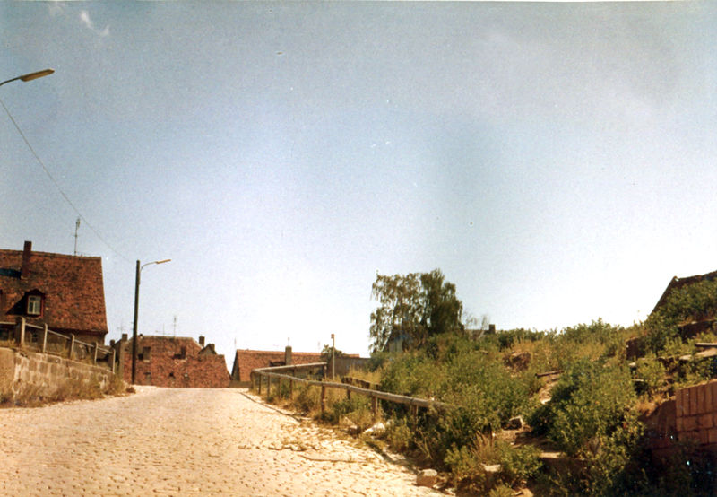 Datei:Ehem Bergstraße nach Teilabriss 1974 img926.jpg