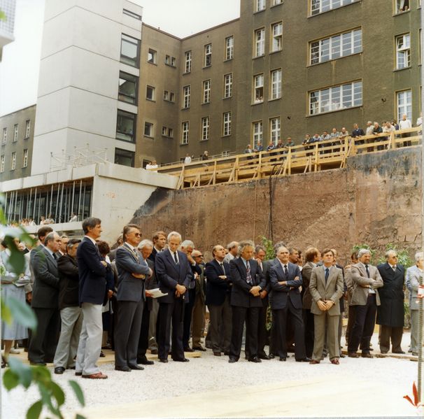 Datei:Klinikum Fürth Grundsteinlegung 6 Juli 1984 1.jpg