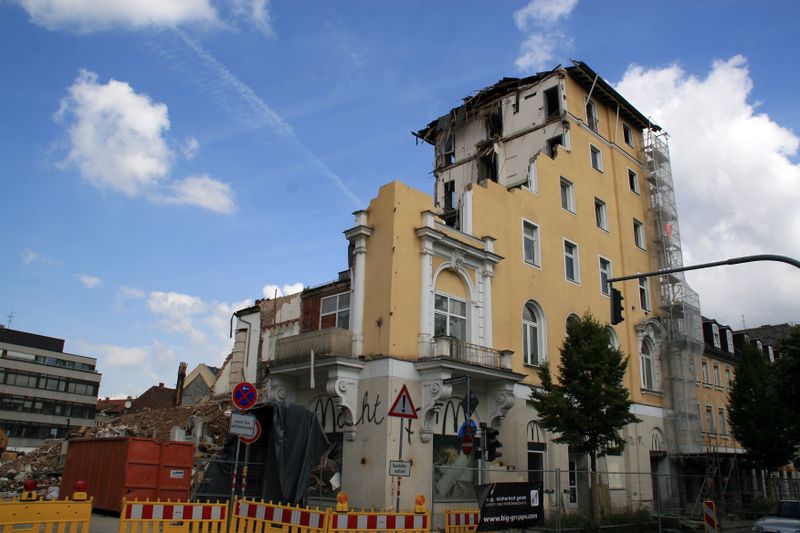 Datei:Parkhotel Abrissarbeiten 2013 14.jpg
