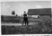 NL-FW 09 KP 2174 Mehl Radfahrer Mannhof 1944.jpg