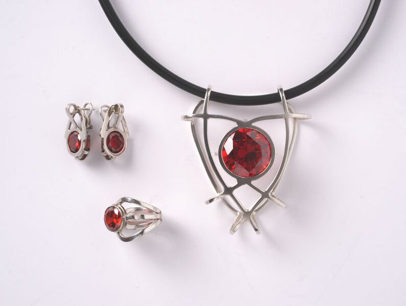 Datei:Silber Schmuckset.jpg