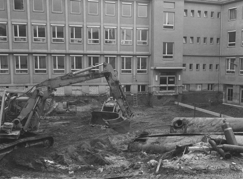 Datei:1985 Bau neue Schalterhalle.jpg