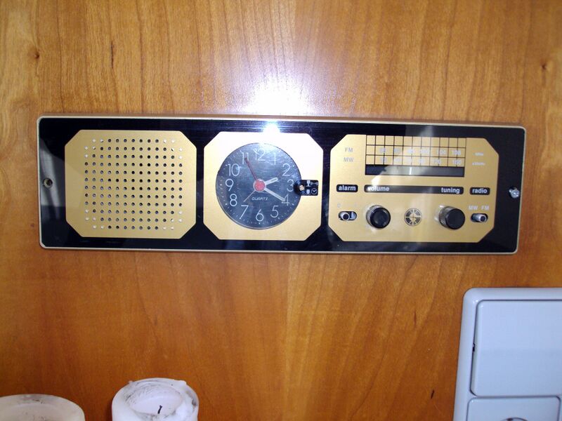 Datei:Bett Radio Parkhotel.jpg