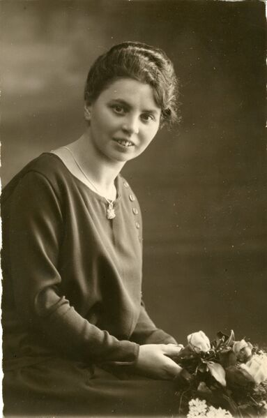 Datei:Duckla Anny Drescher ca. 1920.jpg