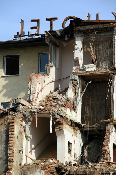 Datei:Parkhotel Abrissarbeiten 2013 3.jpg