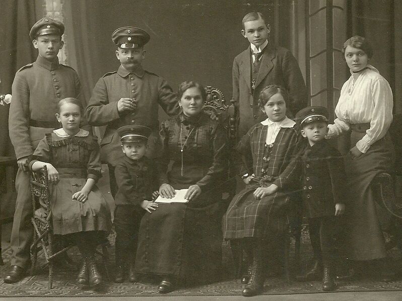Datei:1914 Familie Frank.jpg
