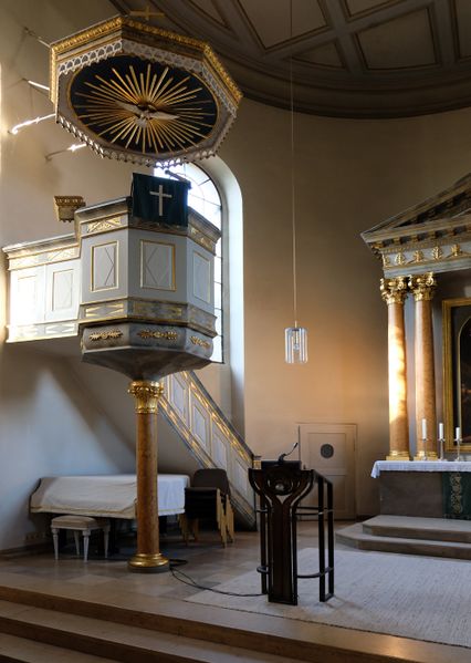 Datei:Auferstehungskirche Kanzel 2017 1.jpg