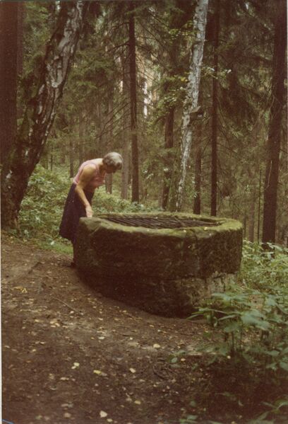 Datei:NL-FW 04 0525 KP Schaack Stadtwald Brunnen 17.8.1986.jpg