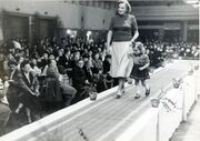 Quelle Modeschau ca 1950 1.jpg