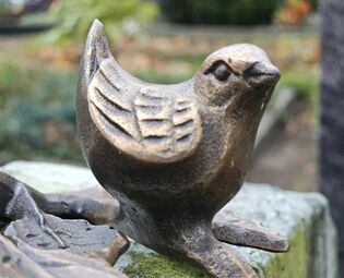 2025 11 07 Vogel Grabmal.jpg