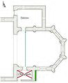 Chor mit dem nördlichen Anbau  der Sakristei und dem südlichen Anbau der Ölbergkapelle;   der blaue Pfeil markiert, dass die beiden Türen nicht exakt auf einer Linie sitzen; grün die Mauerverstärkung, die den Schub der äußeren Säulenstrebe trägt; rot das nicht in den Raumecken sitzende Kreuzrippengewölbe der Ölbergkapelle