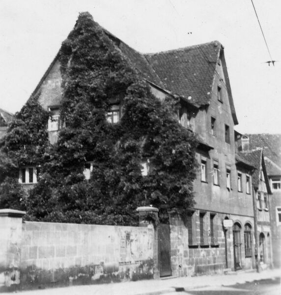 Datei:Königstraße 50; rechts 48, HL2146 gegenüber Goldener Schwan.jpg