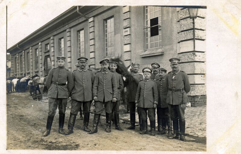 Datei:AK Südstadt 1 Weltkrieg Foto H Wittmann ngl.jpg