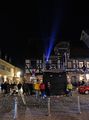 Projektor-Turm vor der Gaststätte »Die « während der Glanzlichter 2019 zur Illumination der Gaststätte »«, Nov. 2019