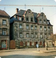 Löwenplatz 2 ehemals 1976.jpg