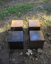 2022-06 Hirtengrabanlage (Schriftwürfel).jpg