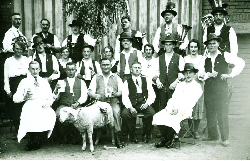 Datei:Kirchweih 1938 Kreuzbauern.jpg