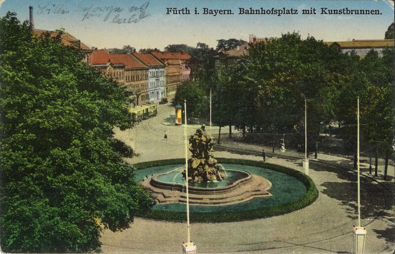 Datei:Bahnhofsplatz mit Kunstbrunnen 1935.jpg