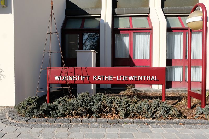 Datei:Käthe-Löwenthal-Wohnstift Schild.jpg