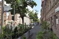 Blick in die [[Erlanger Straße]] ab der [[Mauerstraße]] stadteinwärts im Juni 2020