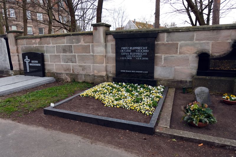 Datei:Grab Fritz Rupprecht.jpg