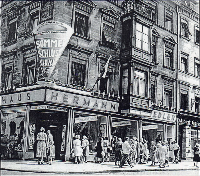 Datei:Modehaus Fiedler 1950 Sommer.jpg