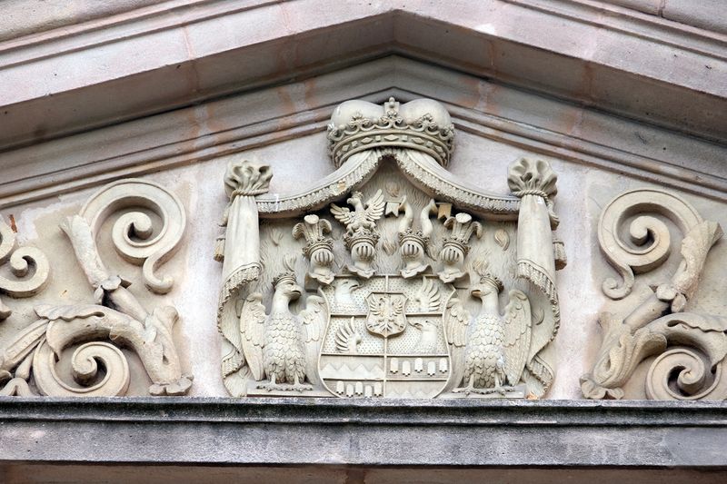 Datei:Schloss Burgfarrnbach Fassade 2.jpg