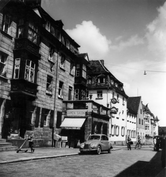 Datei:Reich'sches Haus um 1950.jpg