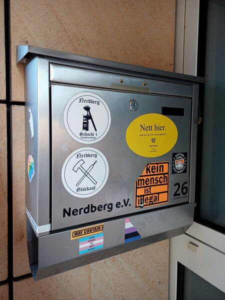 Datei:2025-12-25 Briefkasten Nerdberg.jpg