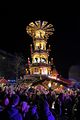 Weihnachtsmarkt auf der Fürther Freiheit mit Glühwein-Pyramide, Dez. 2019 <span class="smw-highlighter" data-type="8" data-state="inline" data-title="Hinweis" title="Urheber: Kamran SalimiErstellungsdatum: 23. Dezember 2019Lizenz: cc-by-sa-3.0"><span class="smwtticon note"></span><span class="smwttcontent">Urheber: <!--LINK'" 0:60--><br>Erstellungsdatum: <!--LINK'" 0:61--> <!--LINK'" 0:62--><br>Lizenz: cc-by-sa-3.0</span></span>