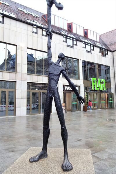 Datei:Bronze Skulptur Flair 2022.jpg