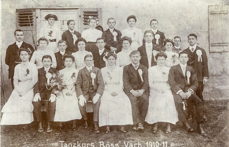 Datei:Tanzkurs Röß Vach 1910.jpg