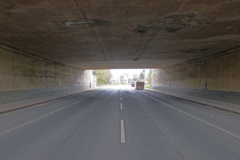 Datei:Trogbrücke Vach Herzogenauracher Straße April 2020 3.jpg